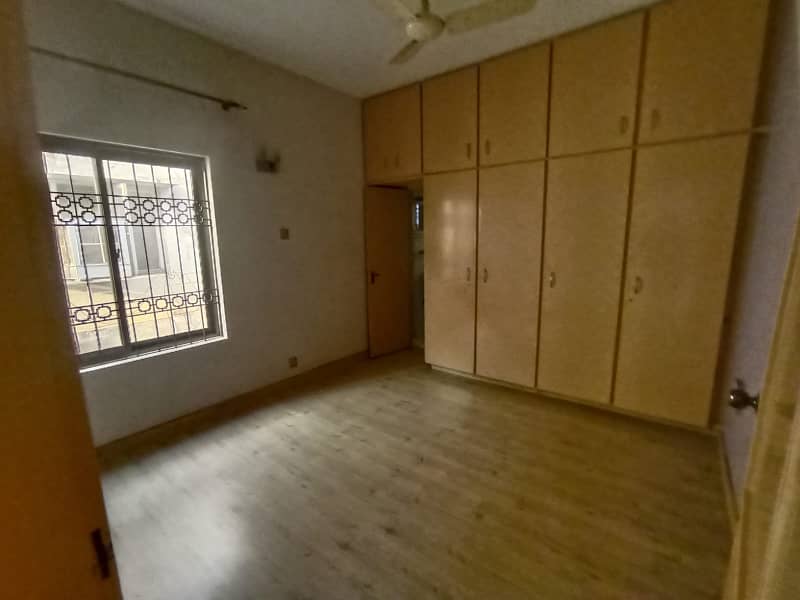 Good Location 10 Marla Beautiful House For Rent Z-Block DHA Phase 3 6