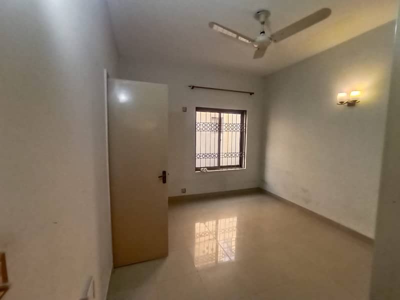 Good Location 10 Marla Beautiful House For Rent Z-Block DHA Phase 3 8