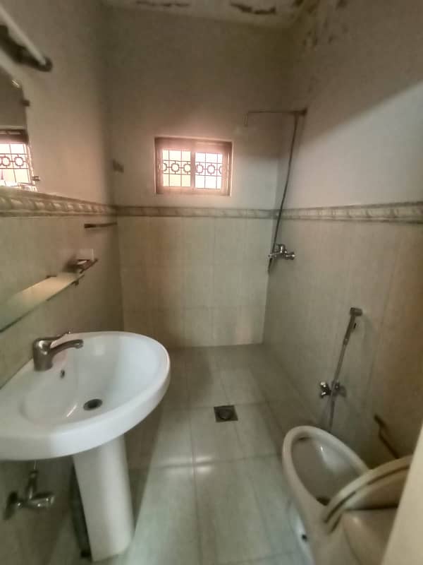 Good Location 10 Marla Beautiful House For Rent Z-Block DHA Phase 3 10