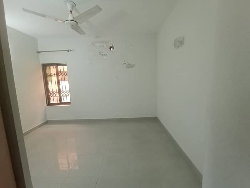 Good Location 10 Marla Beautiful House For Rent Z-Block DHA Phase 3 14