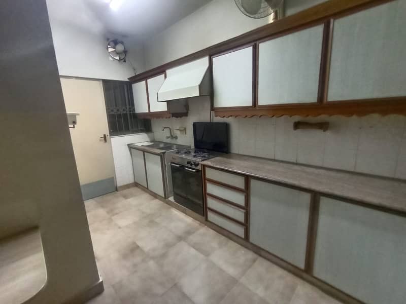 Good Location 10 Marla Beautiful House For Rent Z-Block DHA Phase 3 17