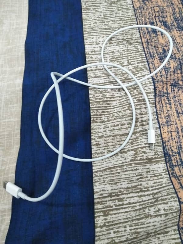 Iphone 11 with box and cable 7