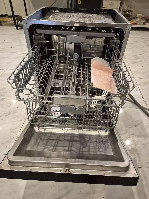 Rays Built-in Dishwasher | Brand New 7