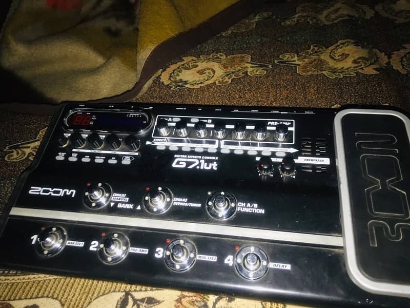 Zoom G7.1 Multi Effect Processor / Guitar Pedal 2