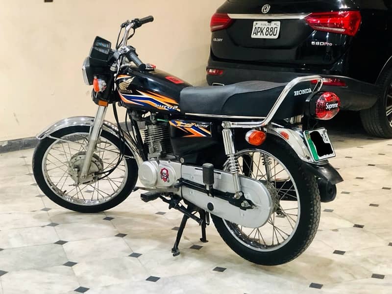 Honda CG 125 Model 2018 Black Edition 2