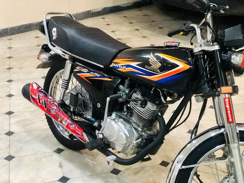 Honda CG 125 Model 2018 Black Edition 5