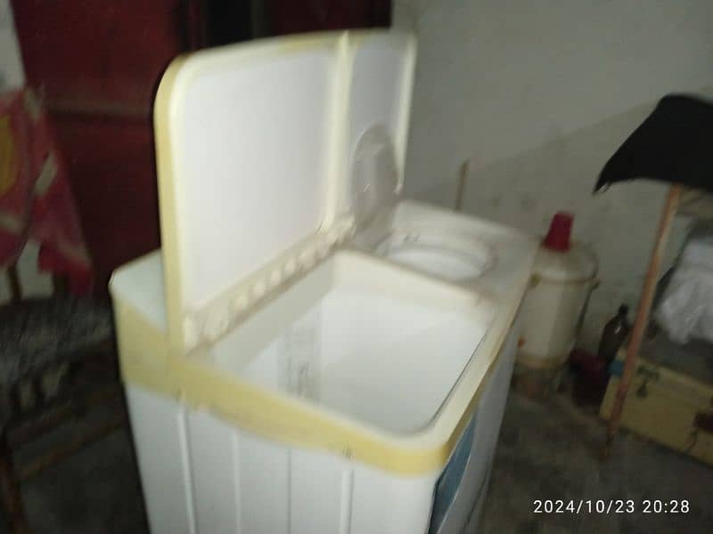 Kenwood washing machine and drieyr new condition single person used 4