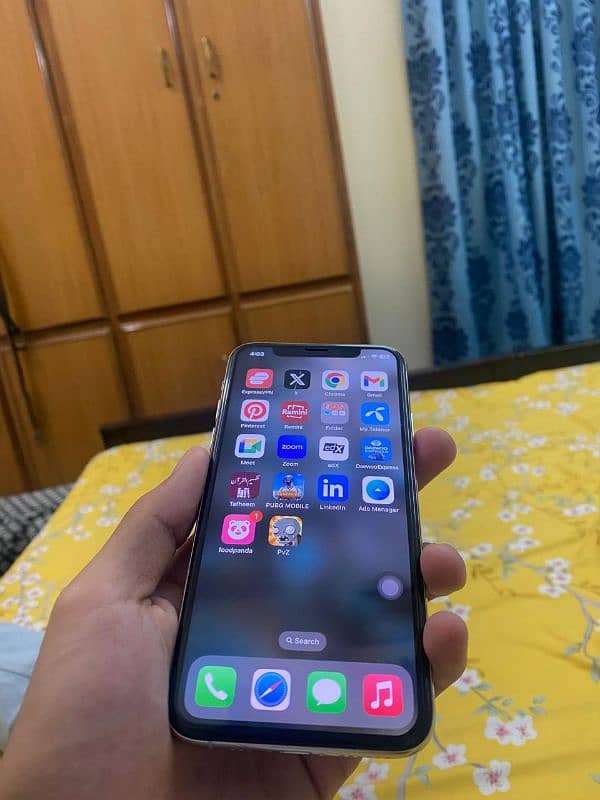 iPhone xs 256gb pta 5