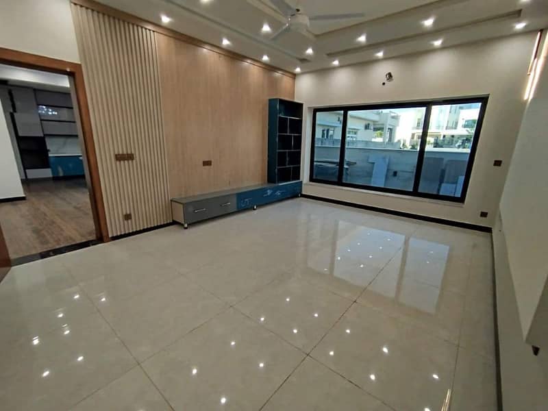 DHA PHASE 8 1 KANAL HOUSE FOR RENT DIRECT APPROACH MAIN BOULEVARD & RING ROAD 0