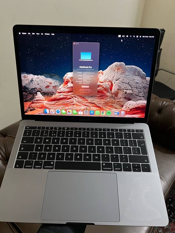 Macbook Pro 2017 i7 16gb RAM 256gb Storage 2