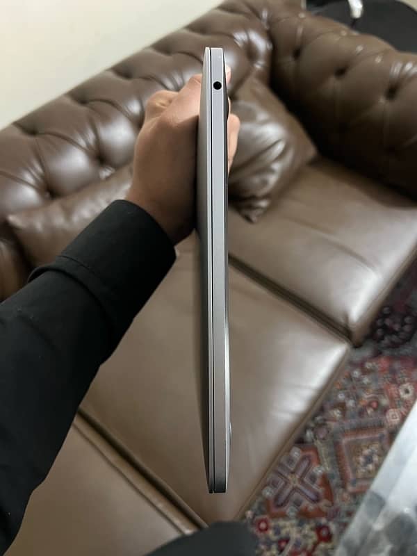 Macbook Pro 2017 i7 16gb RAM 256gb Storage 5