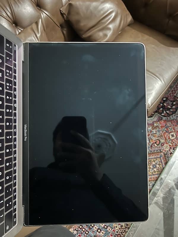 Macbook Pro 2017 i7 16gb RAM 256gb Storage 9