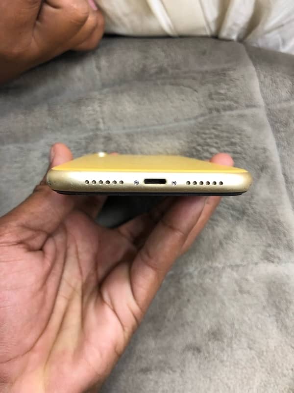 iphone xr non pta yellow colour 4