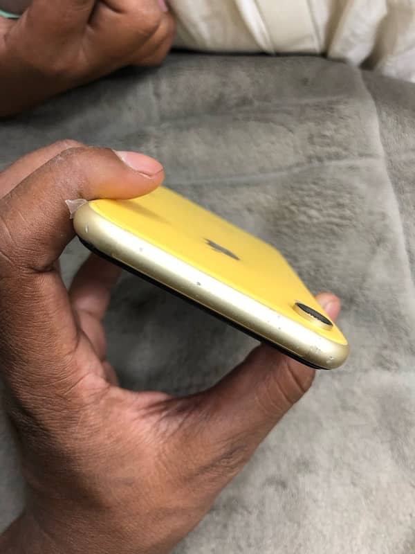 iphone xr non pta yellow colour 5