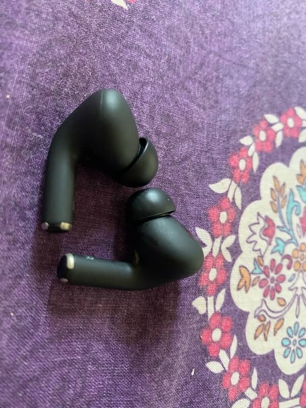 AIR POD PRO 2 MATTE BLACK EDITION WITH ACTIVE ANC 3