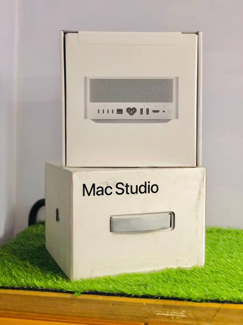 Apple Mac Studio - Apple M2 Max 12-Core CPU New 0