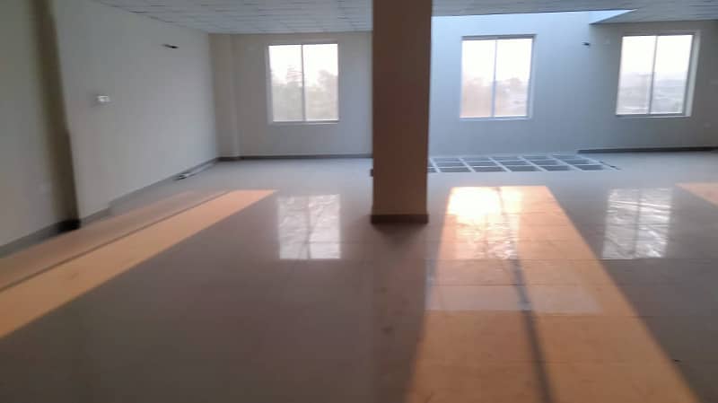 I-9 MARKAZ 3200 SQ. FEET BRAND NEW OFFICE REAL PICS ATTACHED NEAR TO METRO BUS STOP HUGE CAR PARKING 1