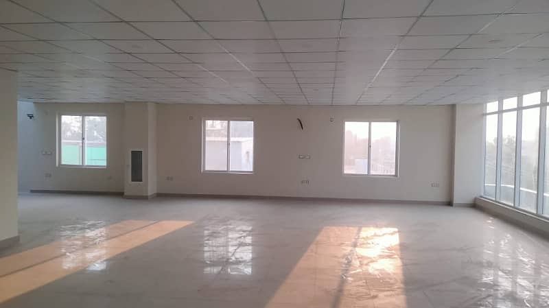 I-9 MARKAZ 3200 SQ. FEET BRAND NEW OFFICE REAL PICS ATTACHED NEAR TO METRO BUS STOP HUGE CAR PARKING 5