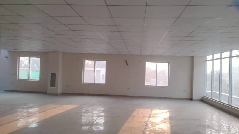 I-9 MARKAZ 3200 SQ. FEET BRAND NEW OFFICE REAL PICS ATTACHED NEAR TO METRO BUS STOP HUGE CAR PARKING 10