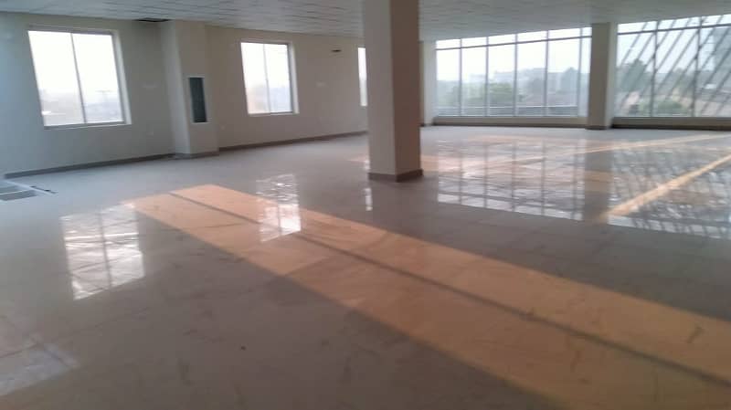 I-9 MARKAZ 3200 SQ. FEET BRAND NEW OFFICE REAL PICS ATTACHED NEAR TO METRO BUS STOP HUGE CAR PARKING 14