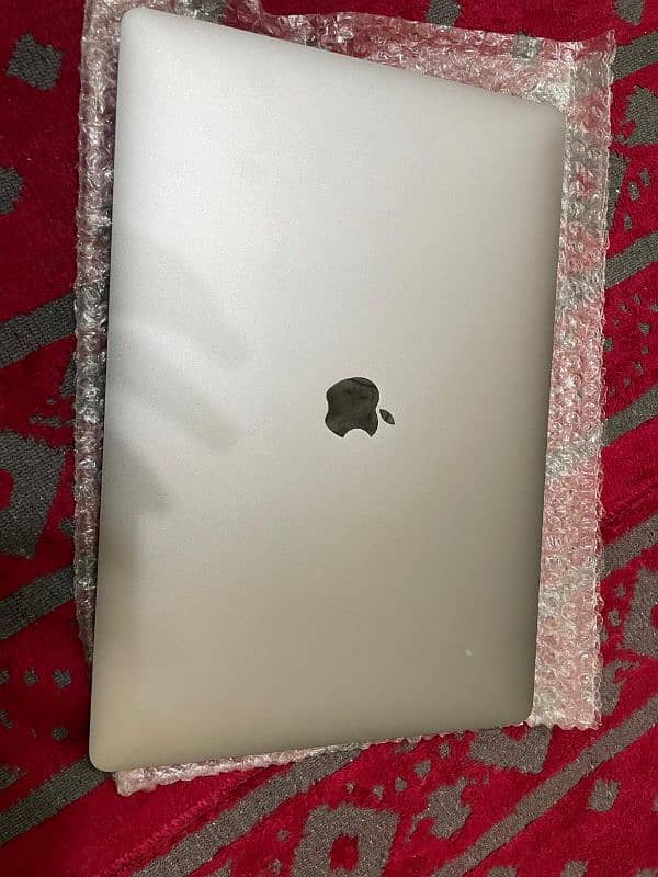 MacBook pro 2019 Model ,i9 9th generation, 32 GB Rem, 512 SSD  10/10 1