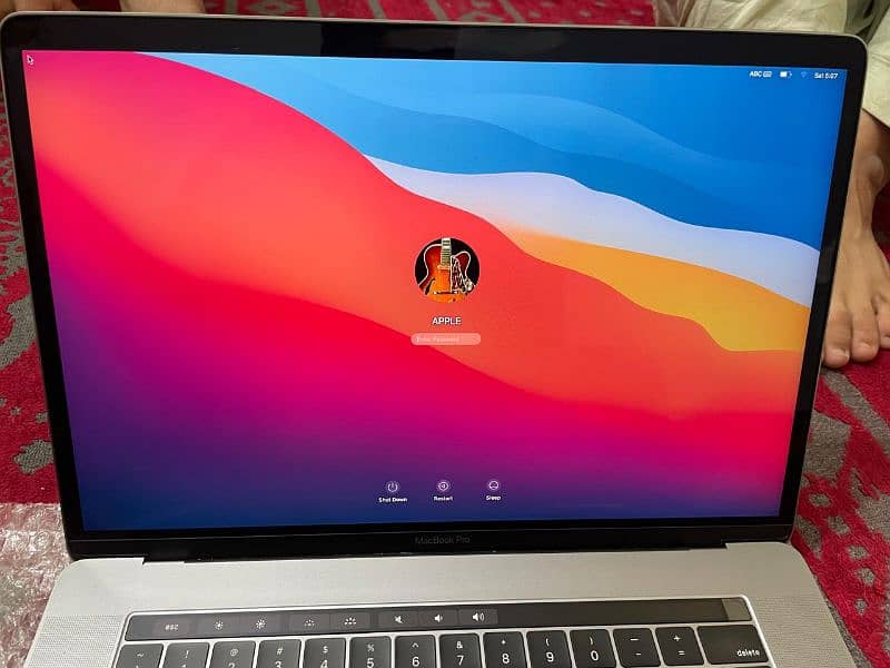 MacBook pro 2019 Model ,i9 9th generation, 32 GB Rem, 512 SSD  10/10 3