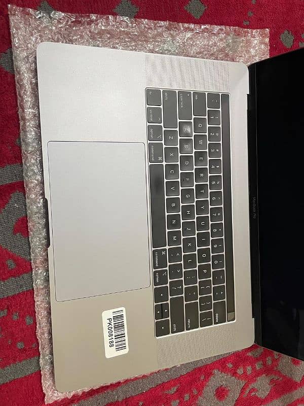 MacBook pro 2019 Model ,i9 9th generation, 32 GB Rem, 512 SSD  10/10 4