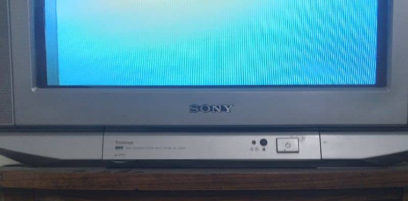 Sony Wega 21-inch T. V pre-owned 0