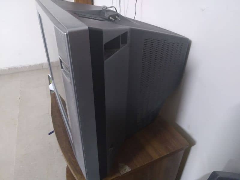 Sony Wega 21-inch T. V pre-owned 3