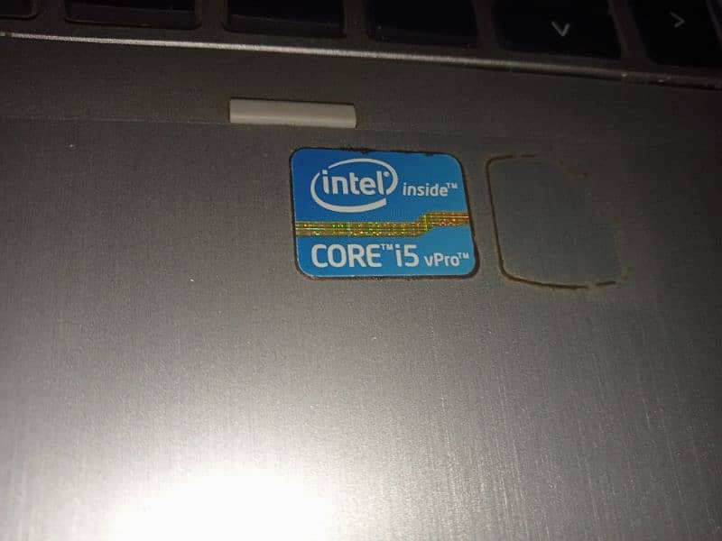 HP CORE i5 with original charger  4/128. condition 1/9 1