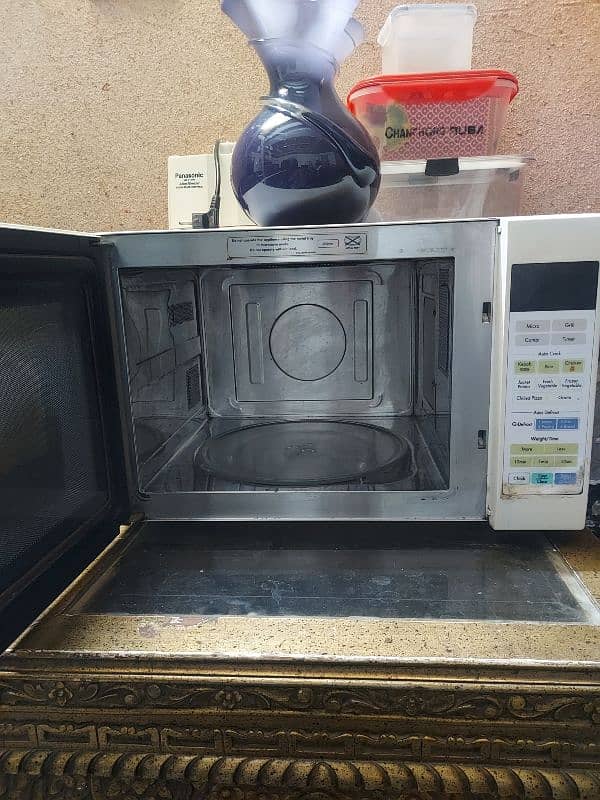 LG. microwave oven 1