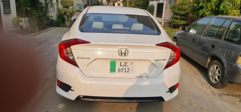 Honda Civic 1.8L I-VTEC Tafetta White 2019 Nov 5