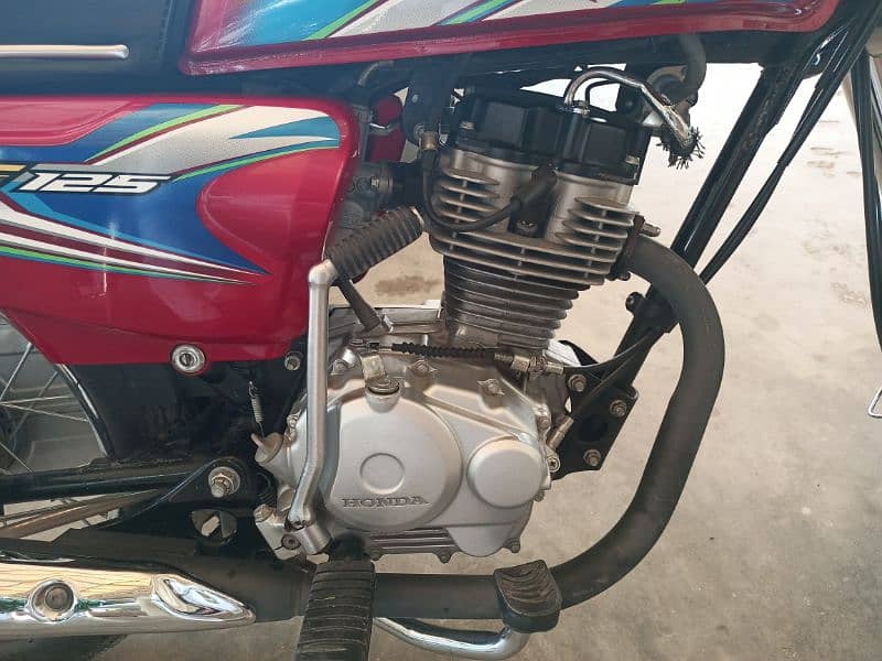 I am selling Honda 125G 2022 4