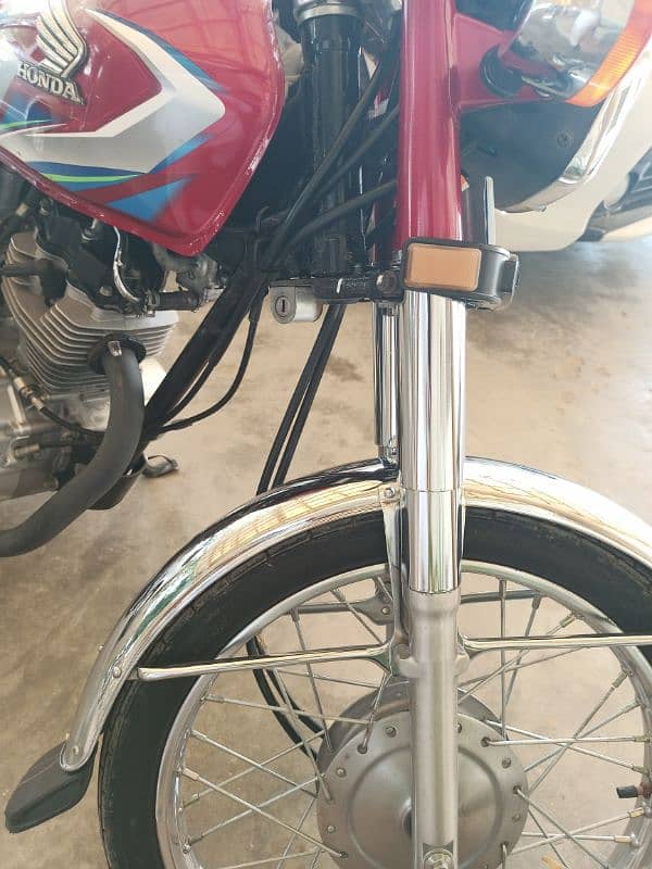 I am selling Honda 125G 2022 5