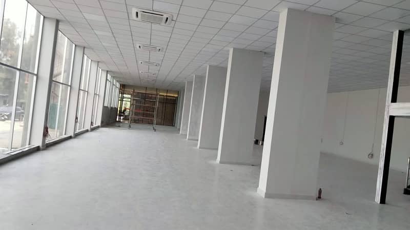 I-10 GROUND FLOOR 5500 SQ. FEET BRAND NEW OFFICE WITH HUGE CAR PARKING RECEPTION AND 24/7 SECURITY REAL PICS ATTACHED 5