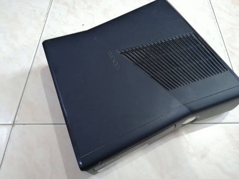 xbox 360 slim (320gb hard disk) 6