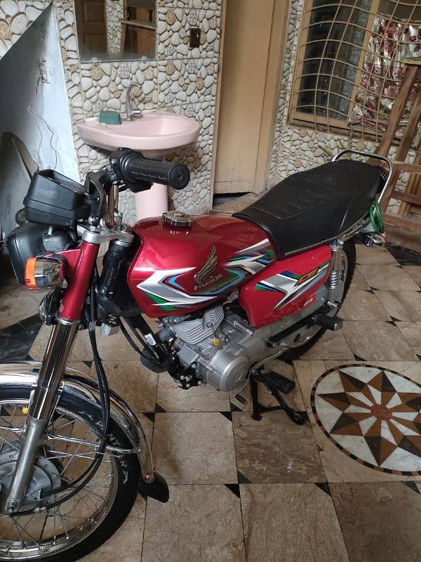 honda 125 2023 model clour red total genuine Condition 0