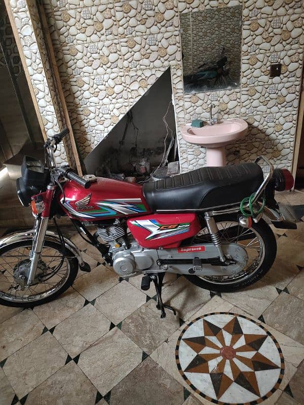 honda 125 2023 model clour red total genuine Condition 2