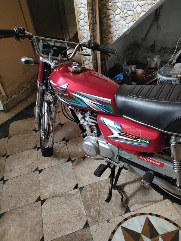 honda 125 2023 model clour red total genuine Condition 3