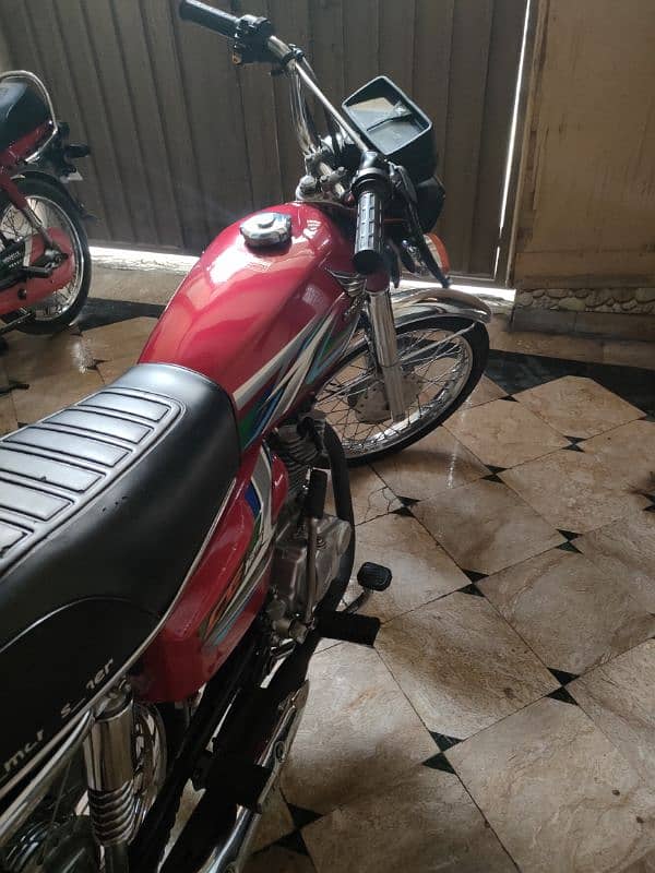 honda 125 2023 model clour red total genuine Condition 5