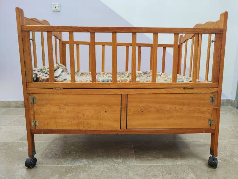 Baby cot with swing 1