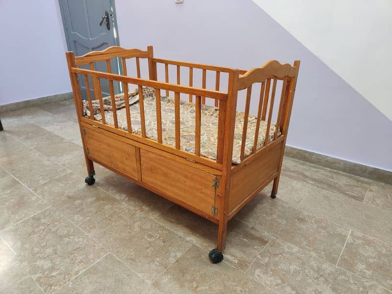 Baby cot with swing 2