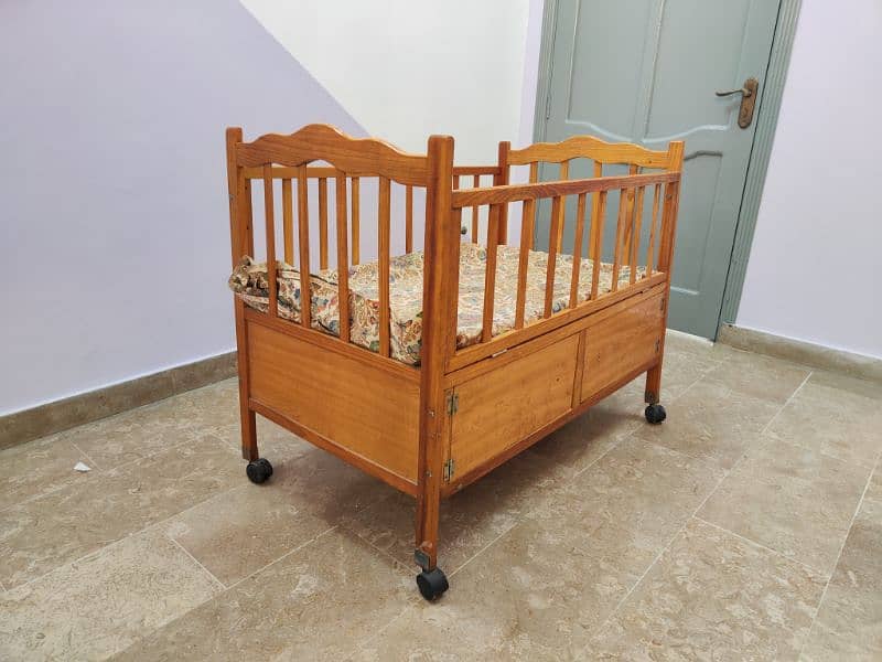 Baby cot with swing 3