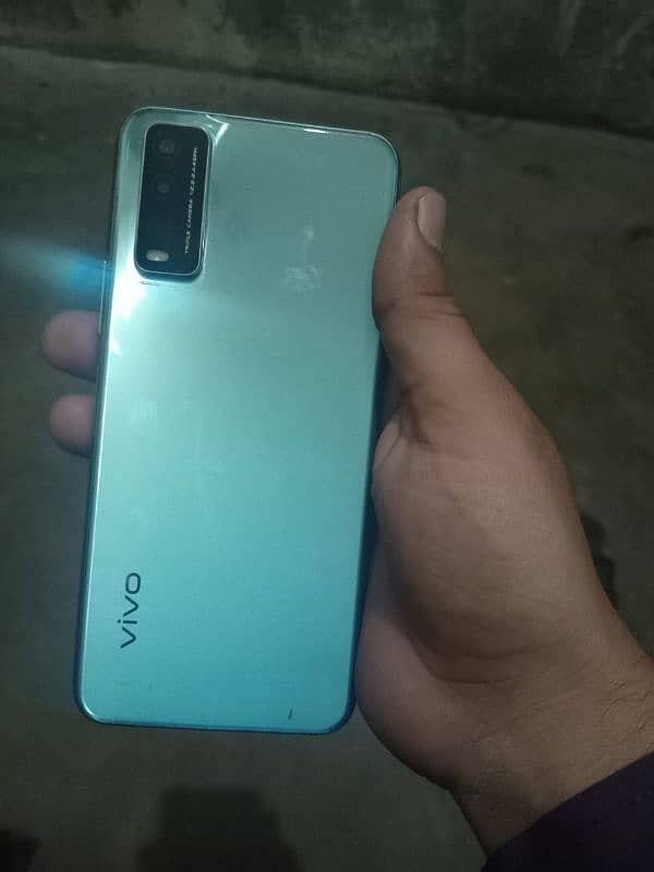 vivo y20s 10/10 box and charger 4