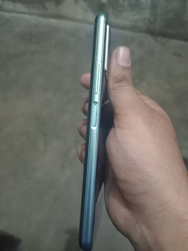 vivo y20s 10/10 box and charger 5