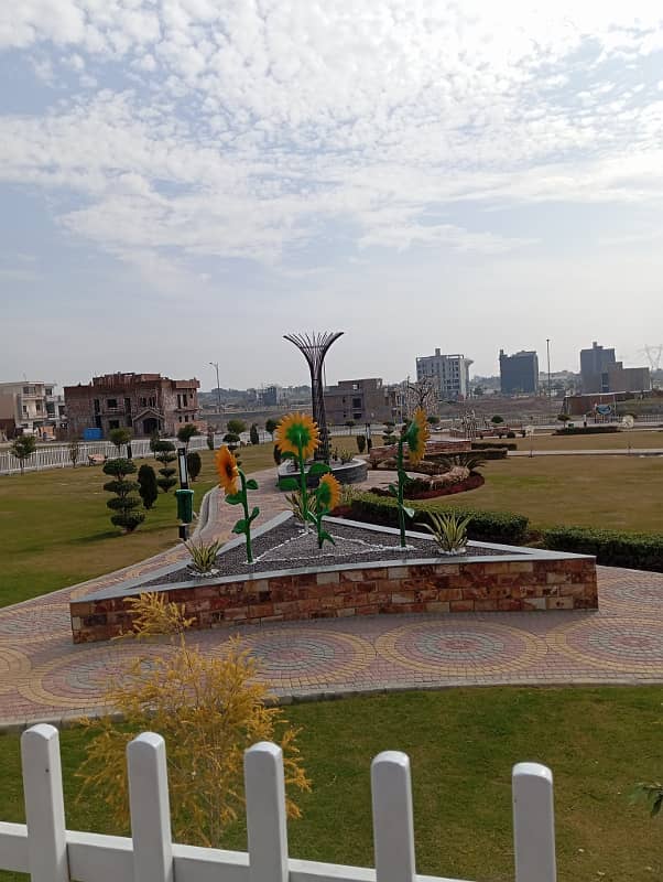 8 MARLA PARK FACING PLOT FOR SALE in FAISAL TOWN BLOCK A 17