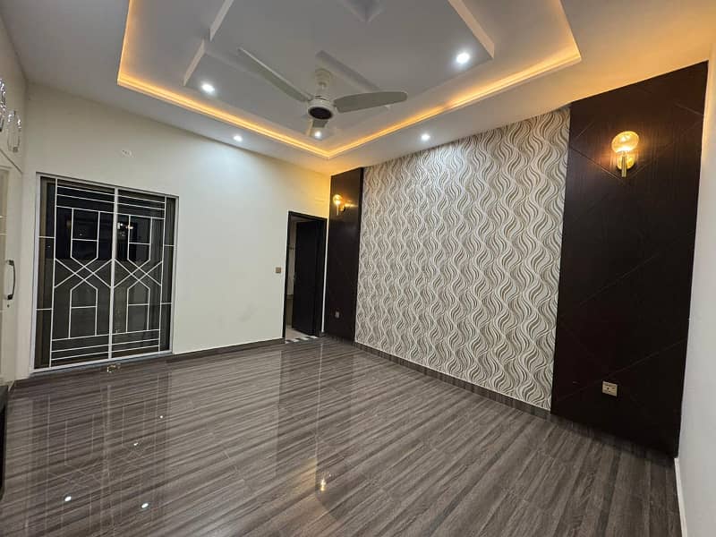 10 Marla Brand New Luxury House With Basement Available For Rent In GOLF VIEW RESIDENCIA PHASE I Bahria Town LAHORE 12