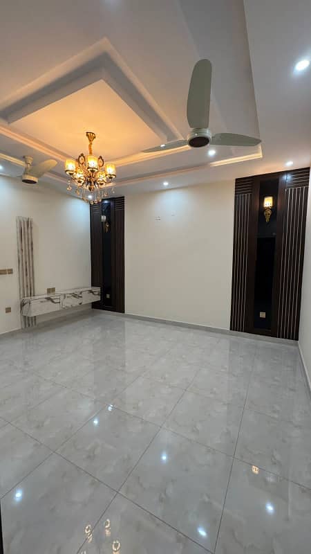 10 Marla Brand New Luxury House With Basement Available For Rent In GOLF VIEW RESIDENCIA PHASE I Bahria Town LAHORE 24