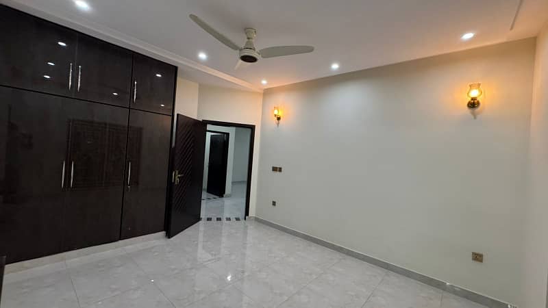 10 Marla Brand New Luxury House With Basement Available For Rent In GOLF VIEW RESIDENCIA PHASE I Bahria Town LAHORE 28