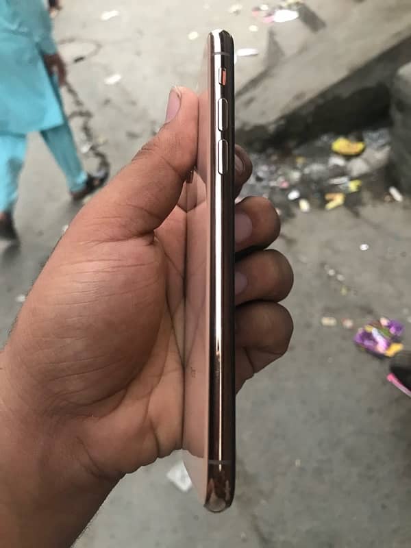 iPhone XS Factory Unlock 2